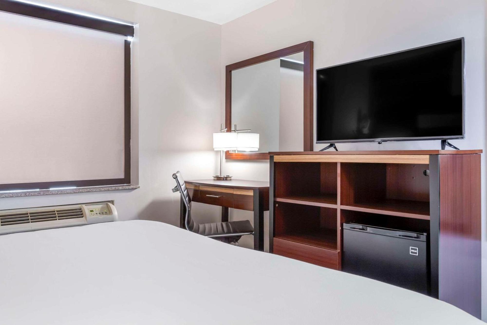 Avion Inn Near Lga Airport, Ascend Hotel Collection Ню Йорк Екстериор снимка