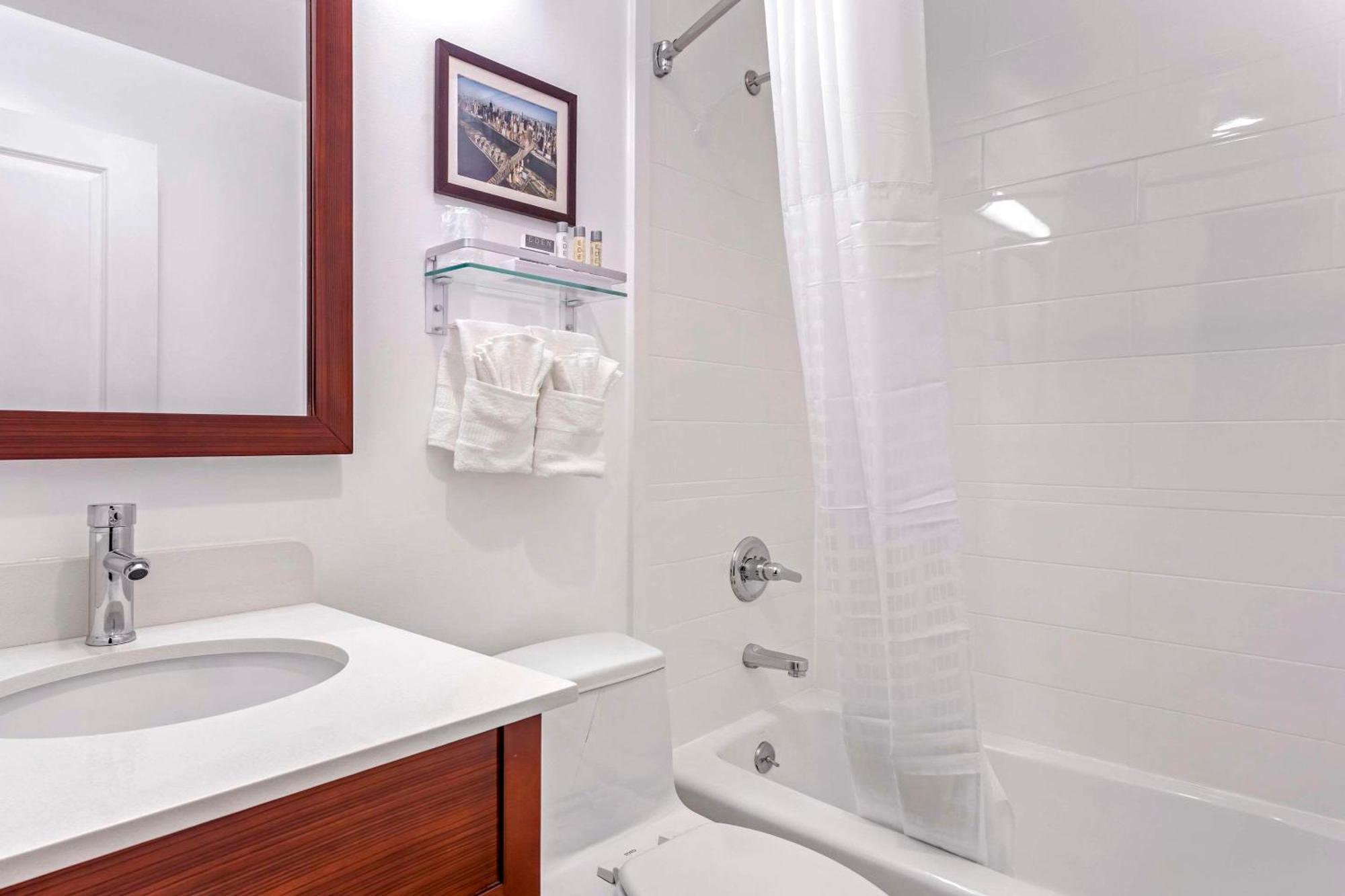 Avion Inn Near Lga Airport, Ascend Hotel Collection Ню Йорк Екстериор снимка